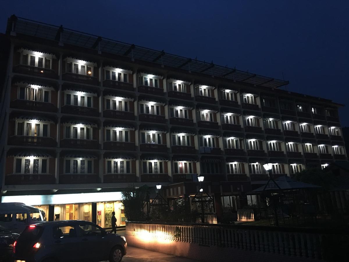 Shah Abbas Hotel At Dal Lake Srīnagar Exterior foto